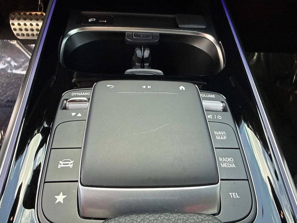 Used 2022  Mercedes-Benz GLB 35 AMG® image 32