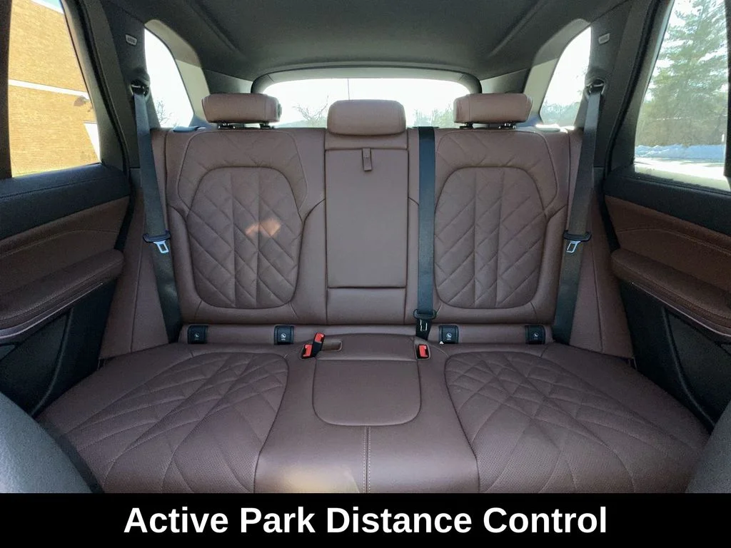 Used 2025 Black BMW xDrive50e image 28