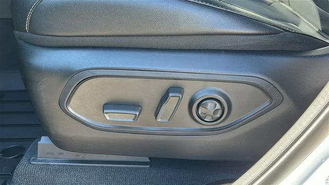 Certified Used 2023 White Jeep Altitude image 10