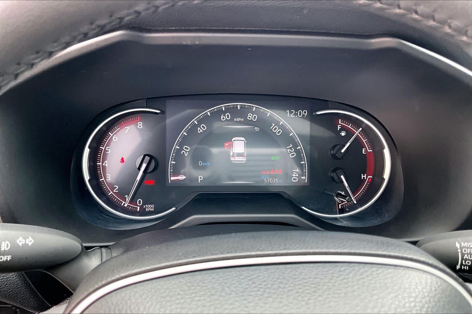 Used 2025 Wind Chill Pearl Toyota XLE Premium image 25