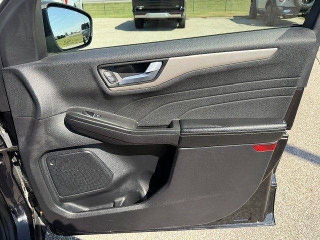 Used 2022 Black Metallic Ford SEL image 33
