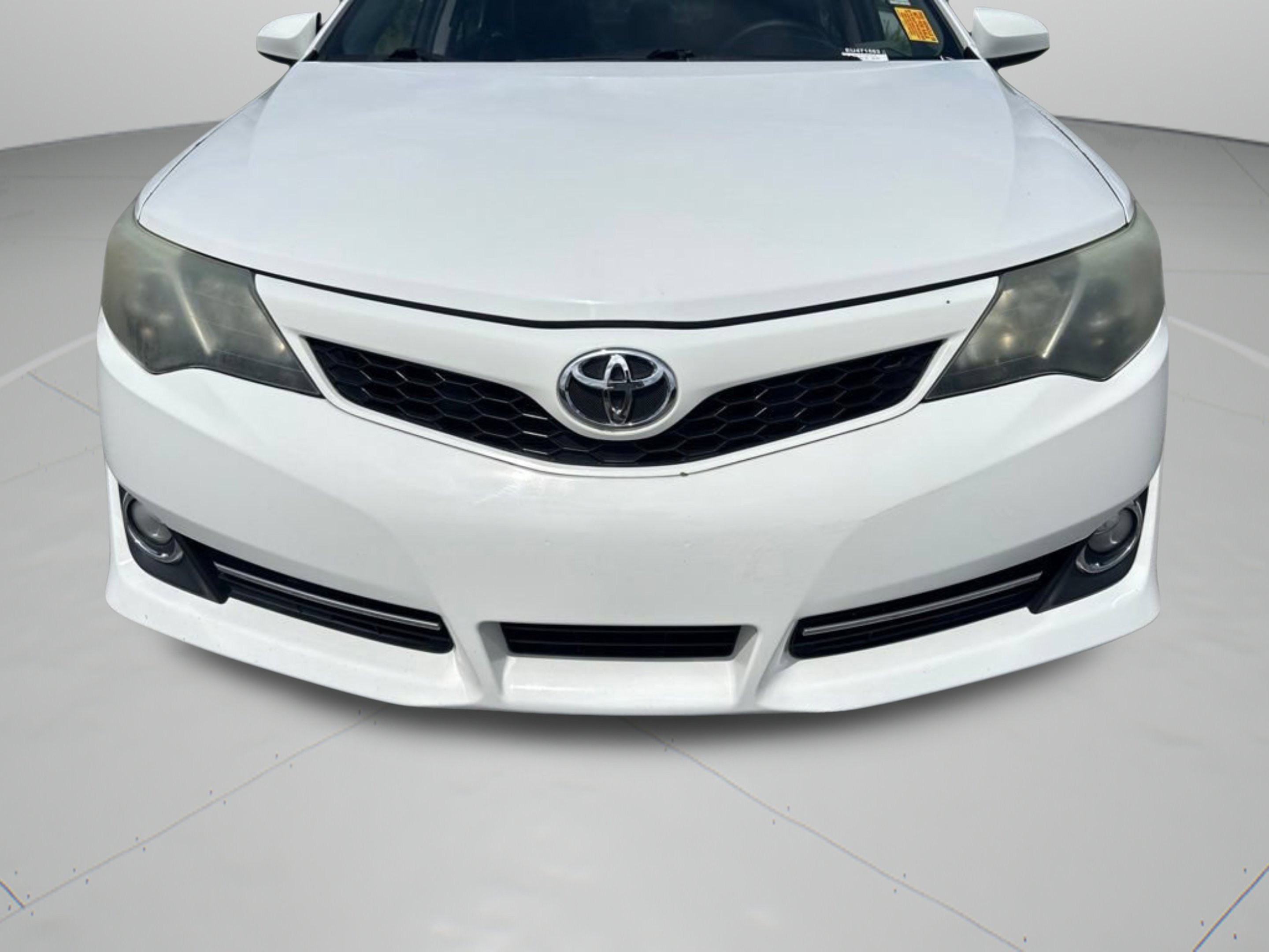 Used 2014 Super White Toyota SE image 28