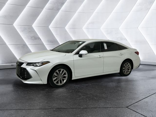 Used 2019 Beige Toyota XLE image 3