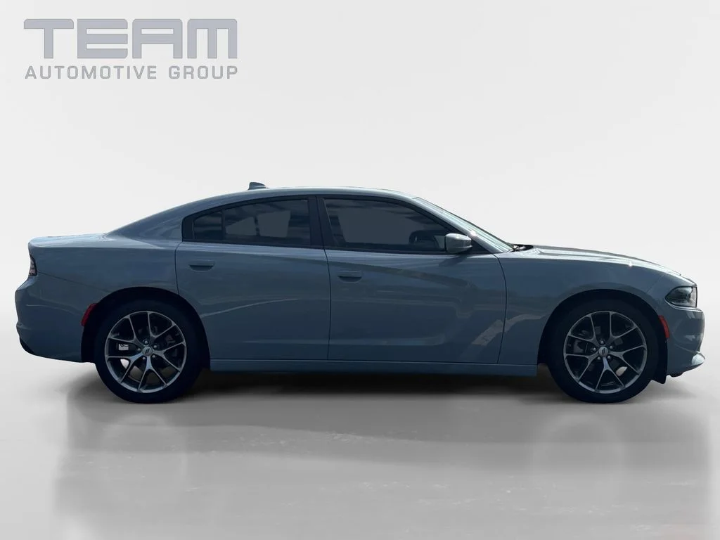 Used 2022 Gray Dodge SXT image 8