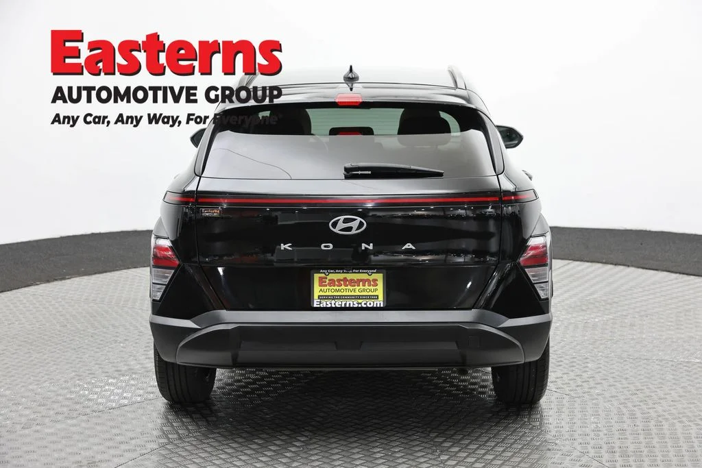 Used 2024 Black Hyundai SEL image 5