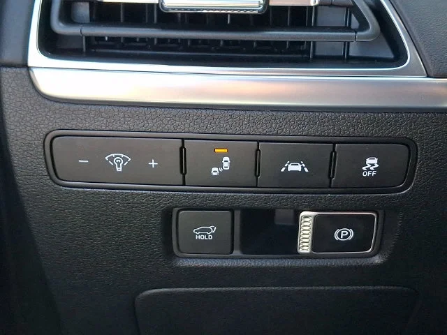 Used 2022 Black Hyundai Calligraphy image 27
