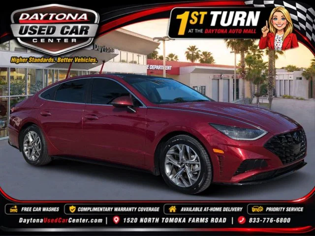 Used 2023 Red Hyundai SEL image 1