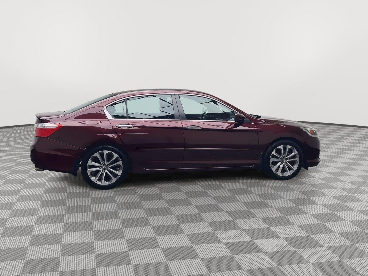 Used 2015 Basque Red Pearl II Honda Sport image 31