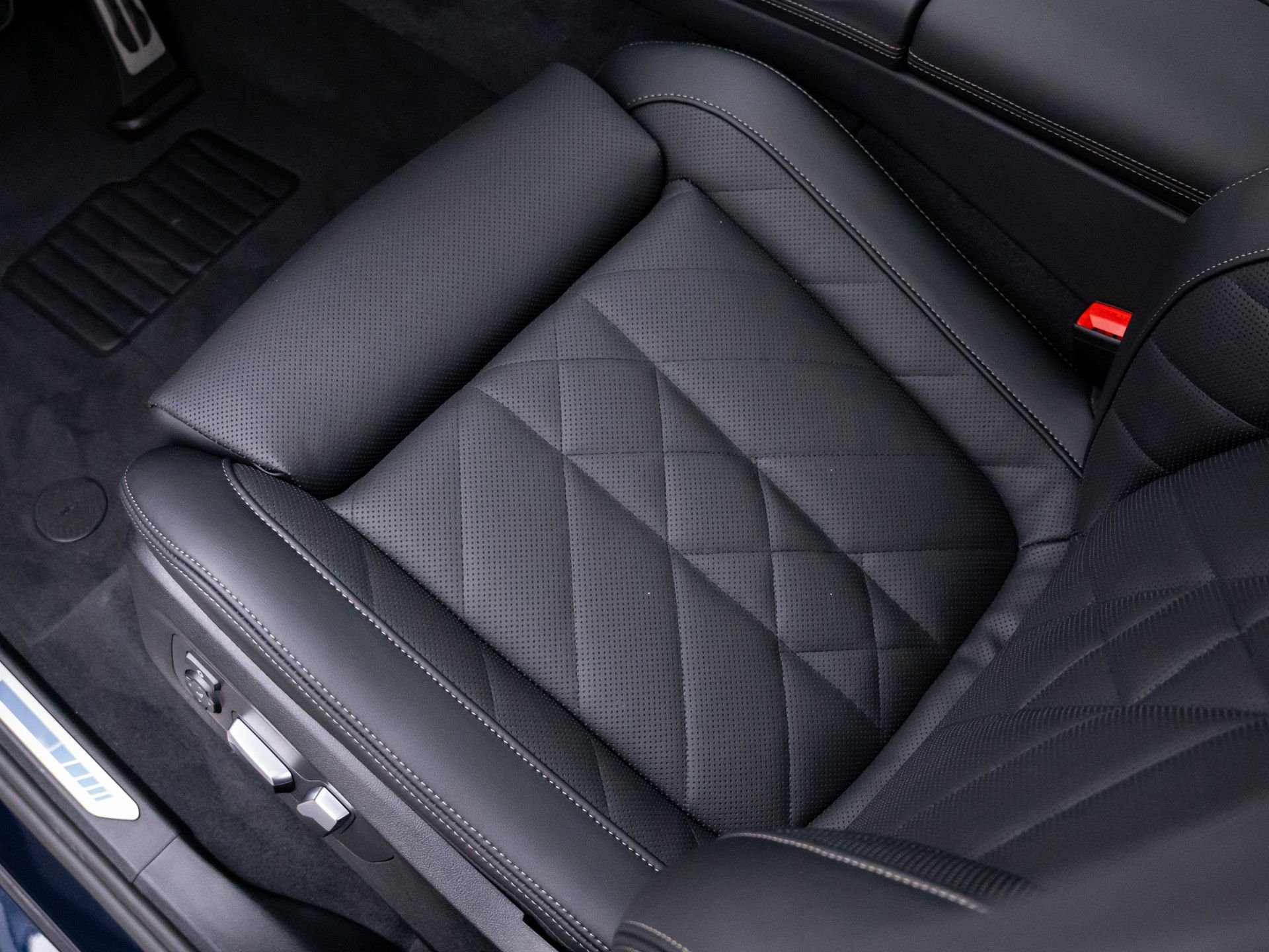 New 2026 Carbon Black Metallic BMW xDrive50e image 16
