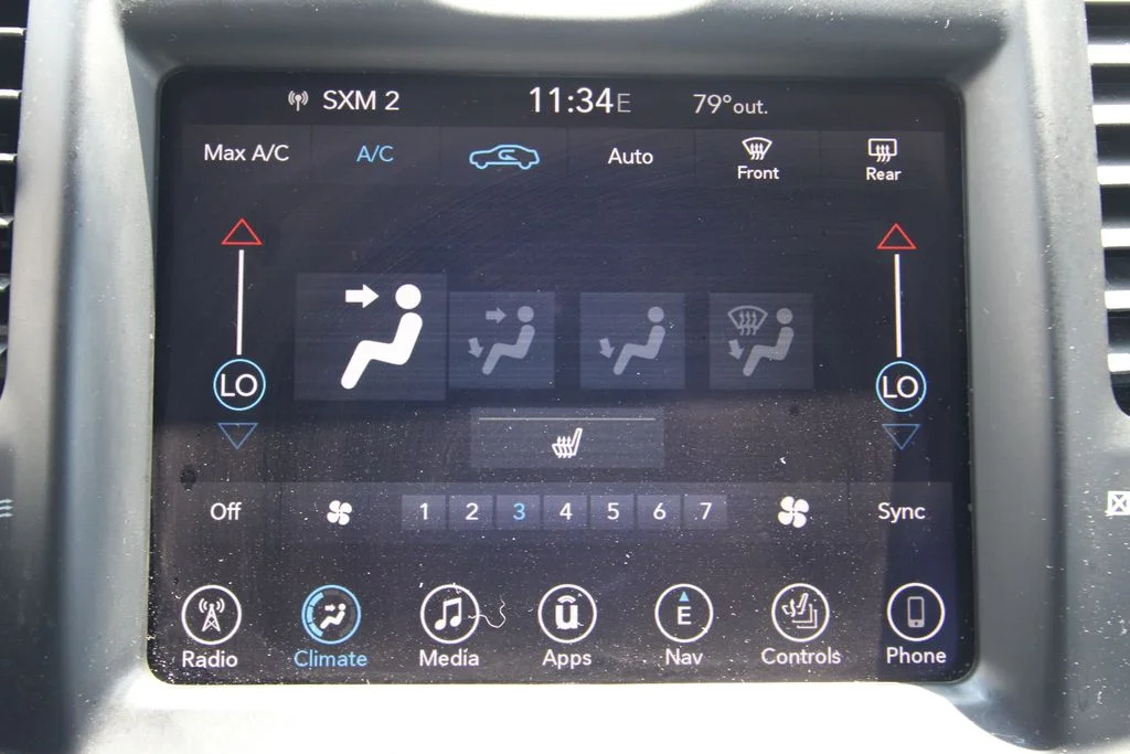 Used 2017 Gray Chrysler Limited image 28