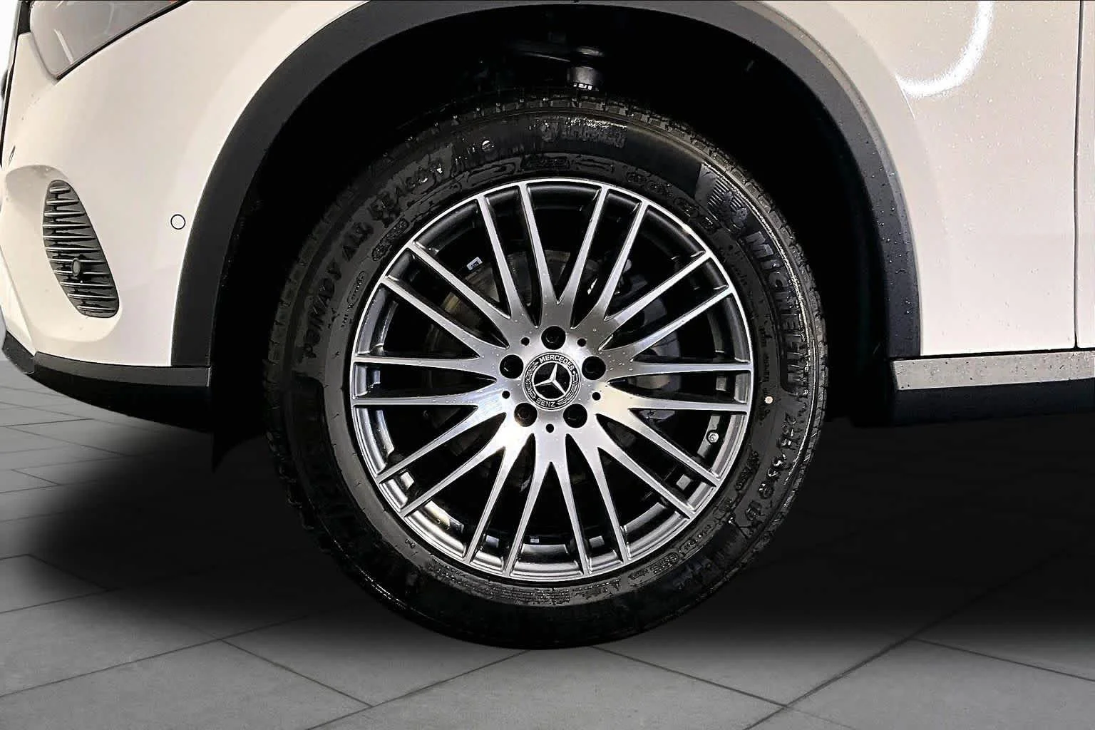 New 2026 Polar White Mercedes-Benz GLC 300 image 17