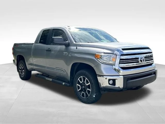 Used 2017 Silver Toyota SR5 image 7
