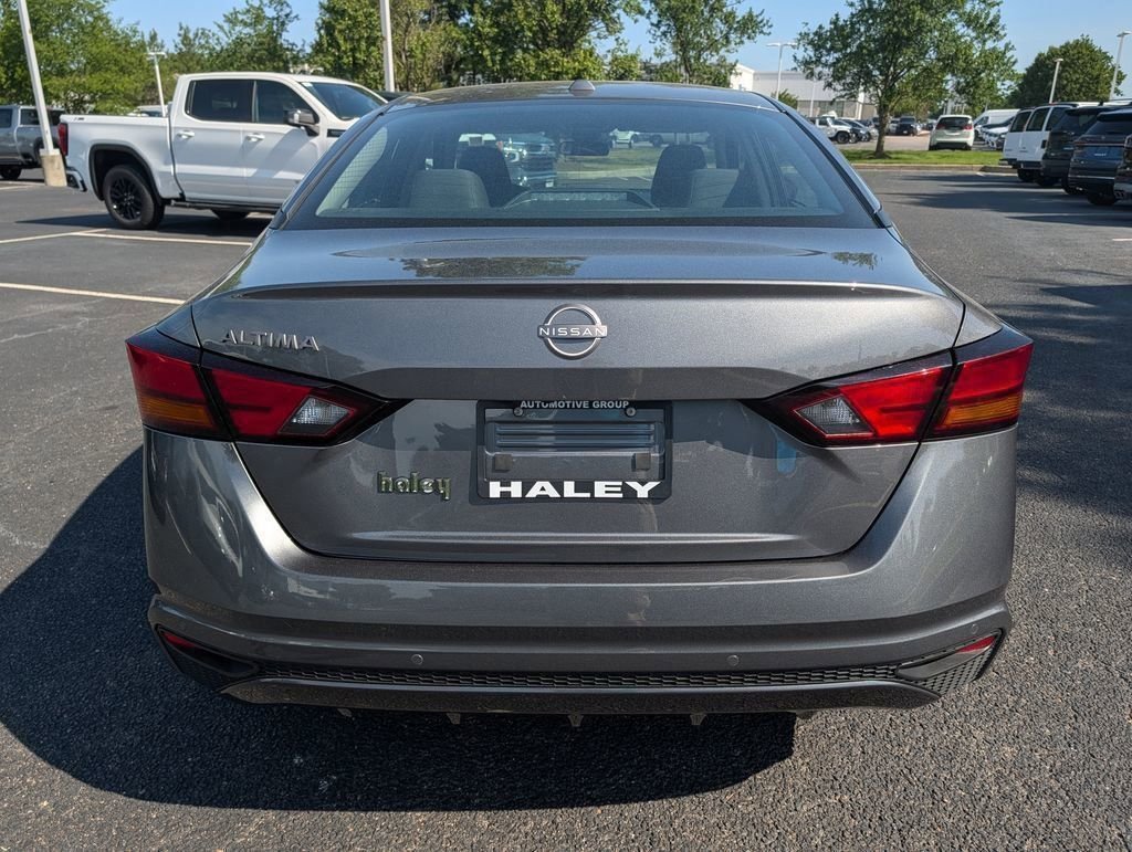 Used 2025 Gray Nissan 2.5 SV image 7