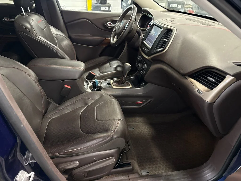 Used 2015 Blue Jeep Trailhawk image 14