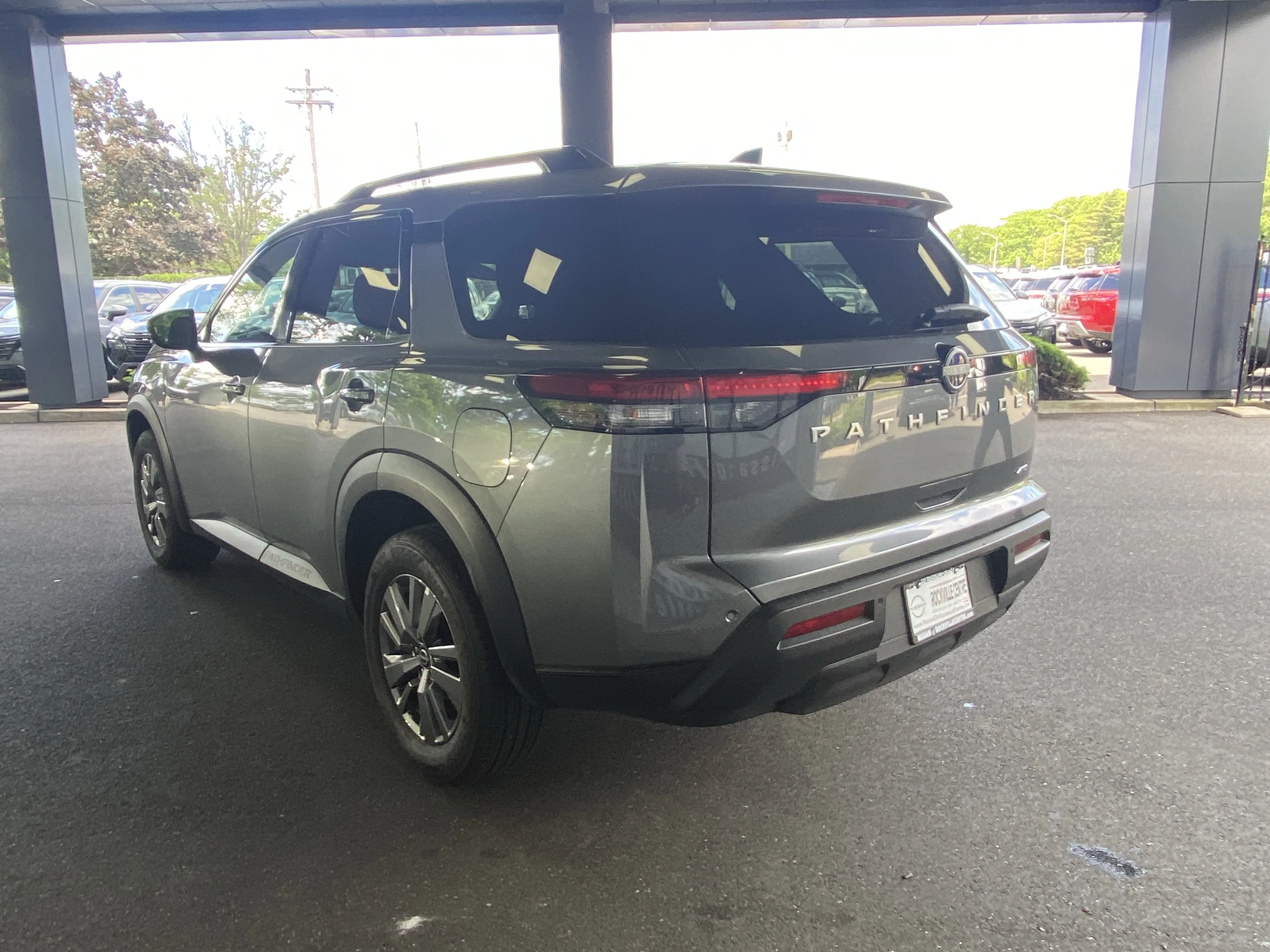 2025 Nissan Pathfinder SV - Photo 7