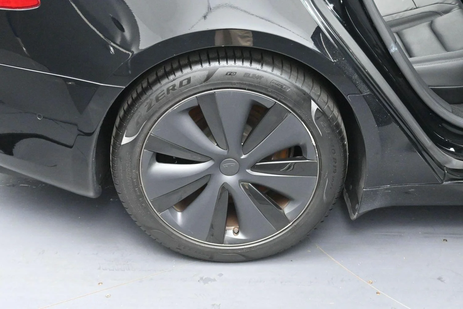 Used 2021 Black Tesla Plaid image 31