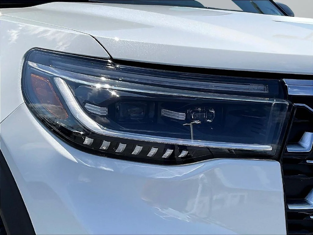 New 2026 Star White Metallic Tri-Coat Ford Platinum™ image 39