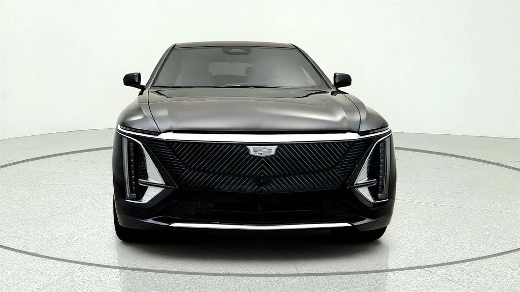 Used 2025 Stellar Black Metallic Cadillac 4dr Luxury w/1SC image 2