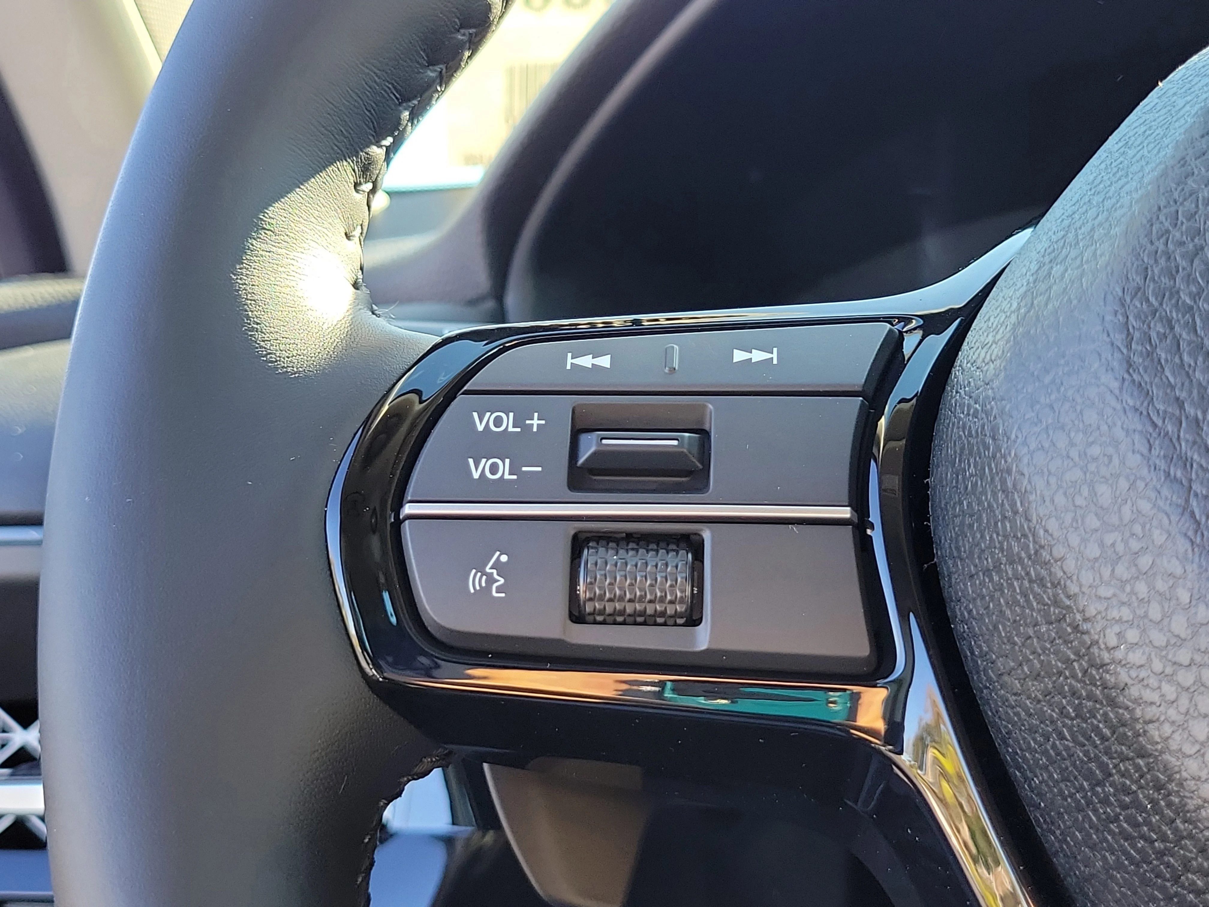 New 2026 Platinum White Pearl Honda Touring image 32