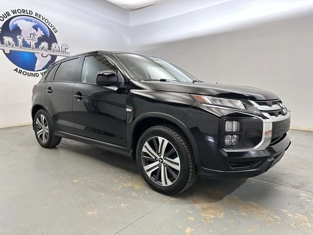 Used 2022  Mitsubishi 2.0 SE image 12