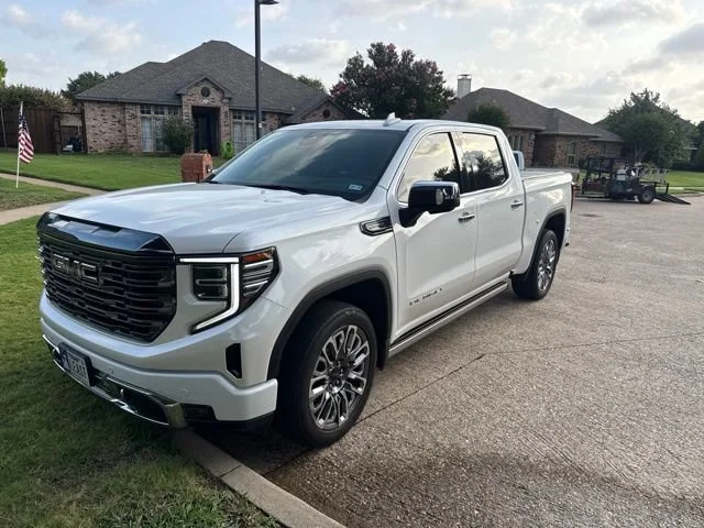 Used 2024 White Frost Tricoat GMC Denali Ultimate image 3