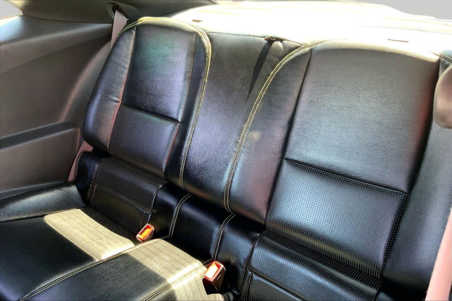 Used 2014 Silver Ice Metallic Chevrolet LT image 16