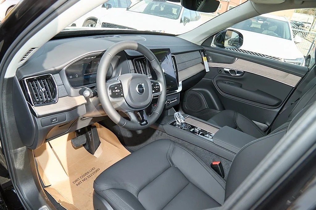New 2026 Onyx Black Volvo Plus image 12