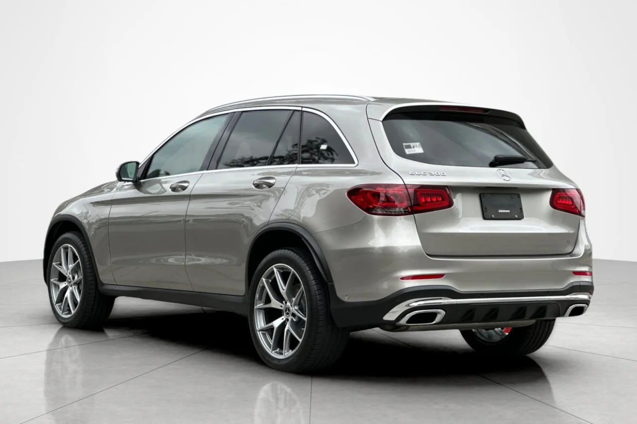 Used 2022 Mojave Silver Metallic Mercedes-Benz GLC 300 image 3