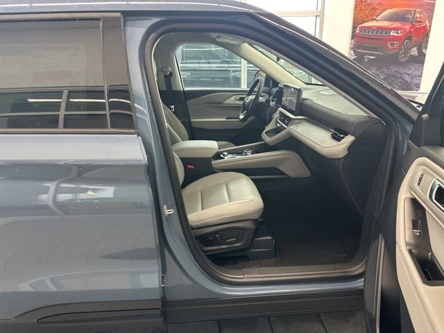 New 2026 Vapor Blue Metallic Ford Active image 35