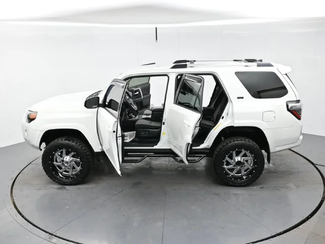 Used 2019 Super White Toyota SR5 image 39