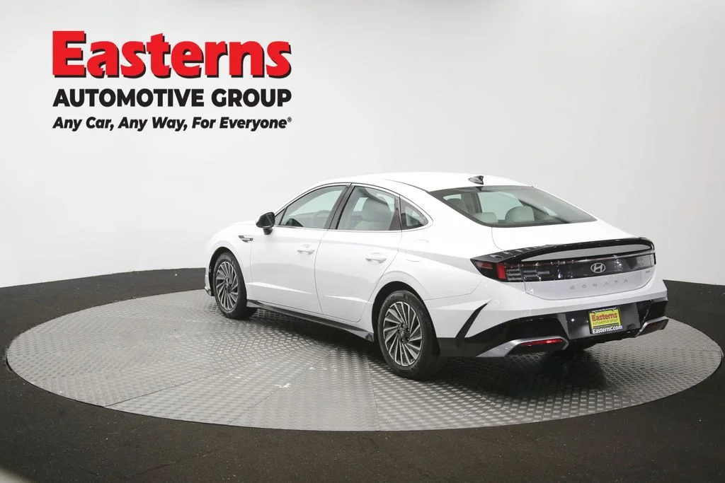 Used 2025 White Hyundai SEL image 64