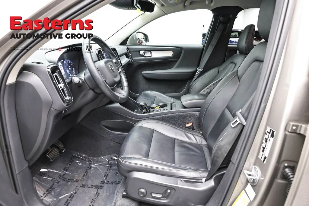 Used 2022 Brown Volvo Momentum image 22