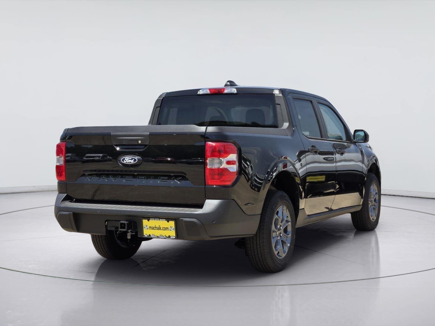 New 2026 Shadow Black Ford XLT image 4