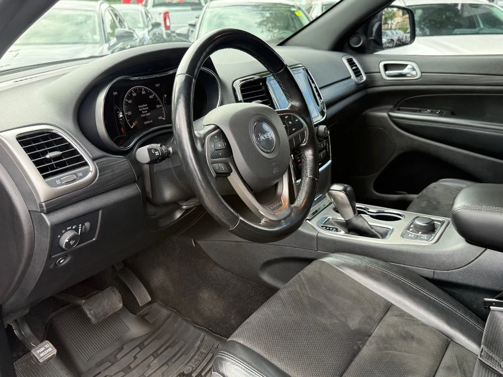 Used 2022 Diamond Black Jeep Laredo X image 20