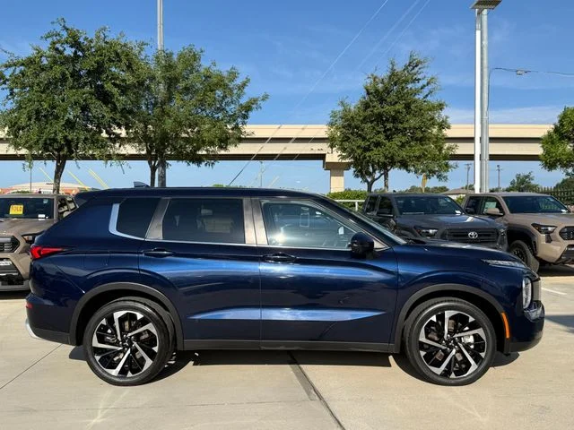Used 2024 Blue Mitsubishi SE image 5