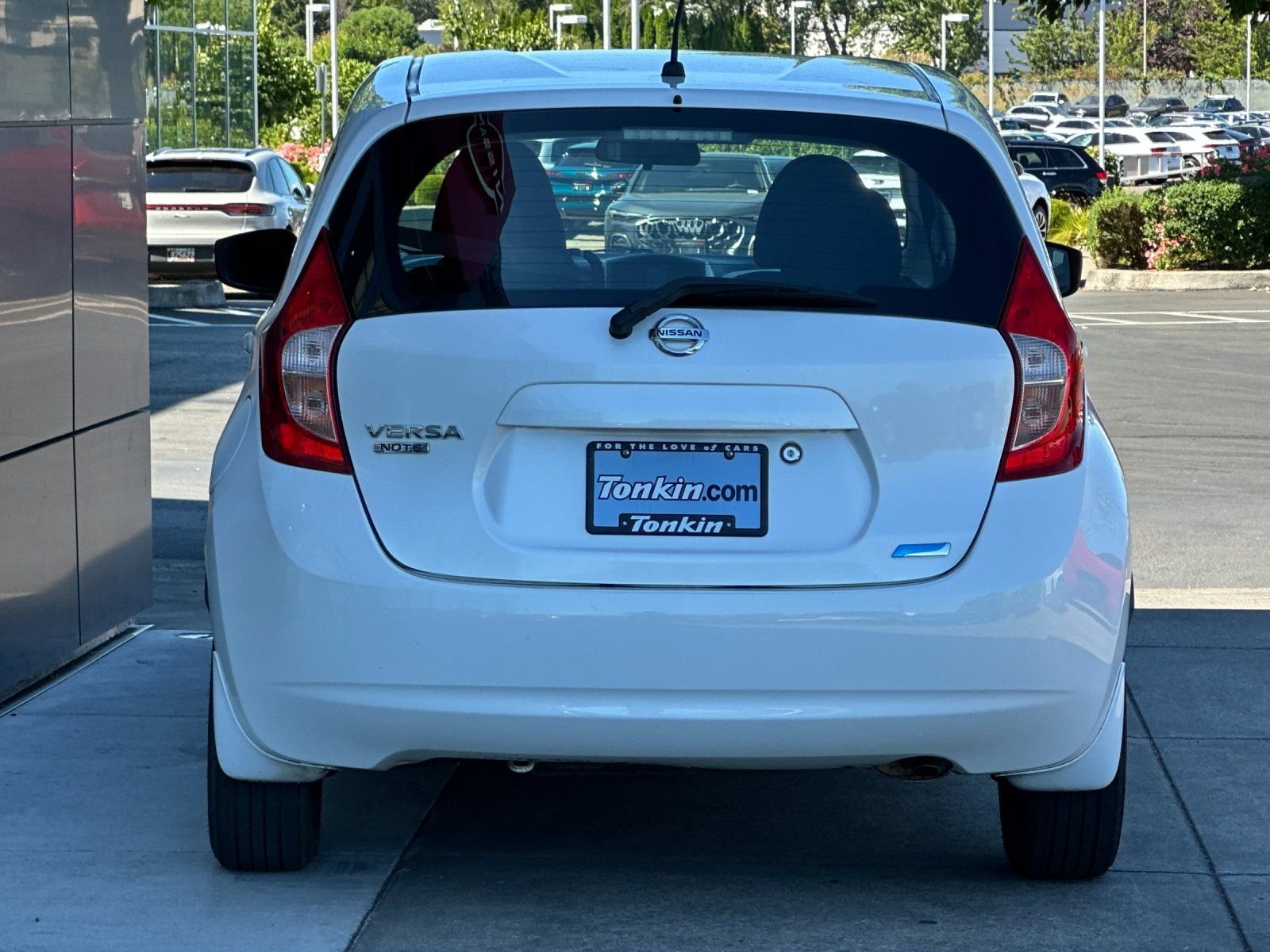 Used 2015 White Nissan S Plus image 3