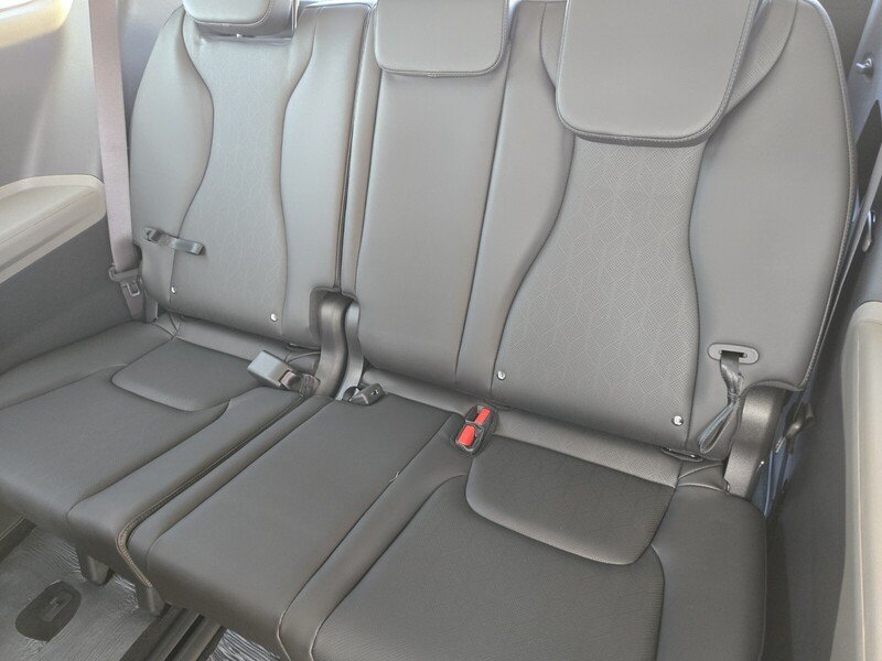 New 2026 Snow White Pearl Kia LXS image 9