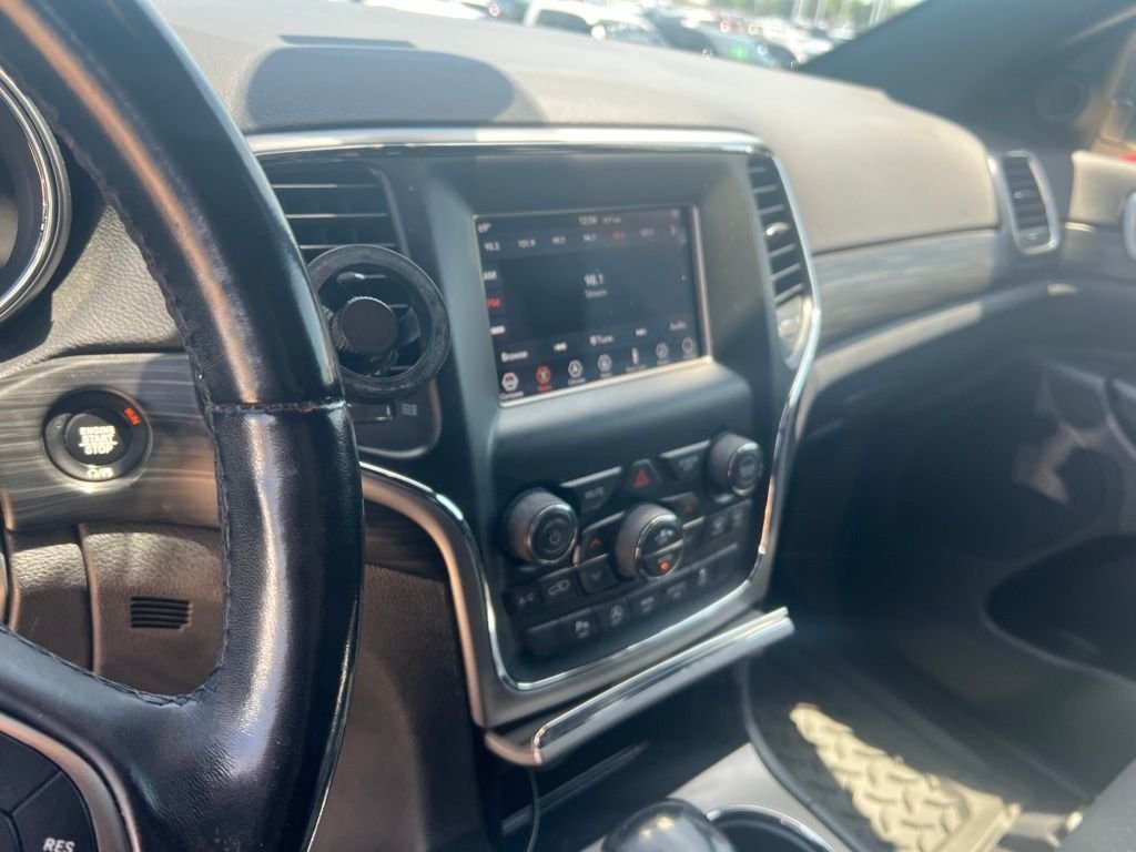 Used 2021 White Jeep Laredo E image 3