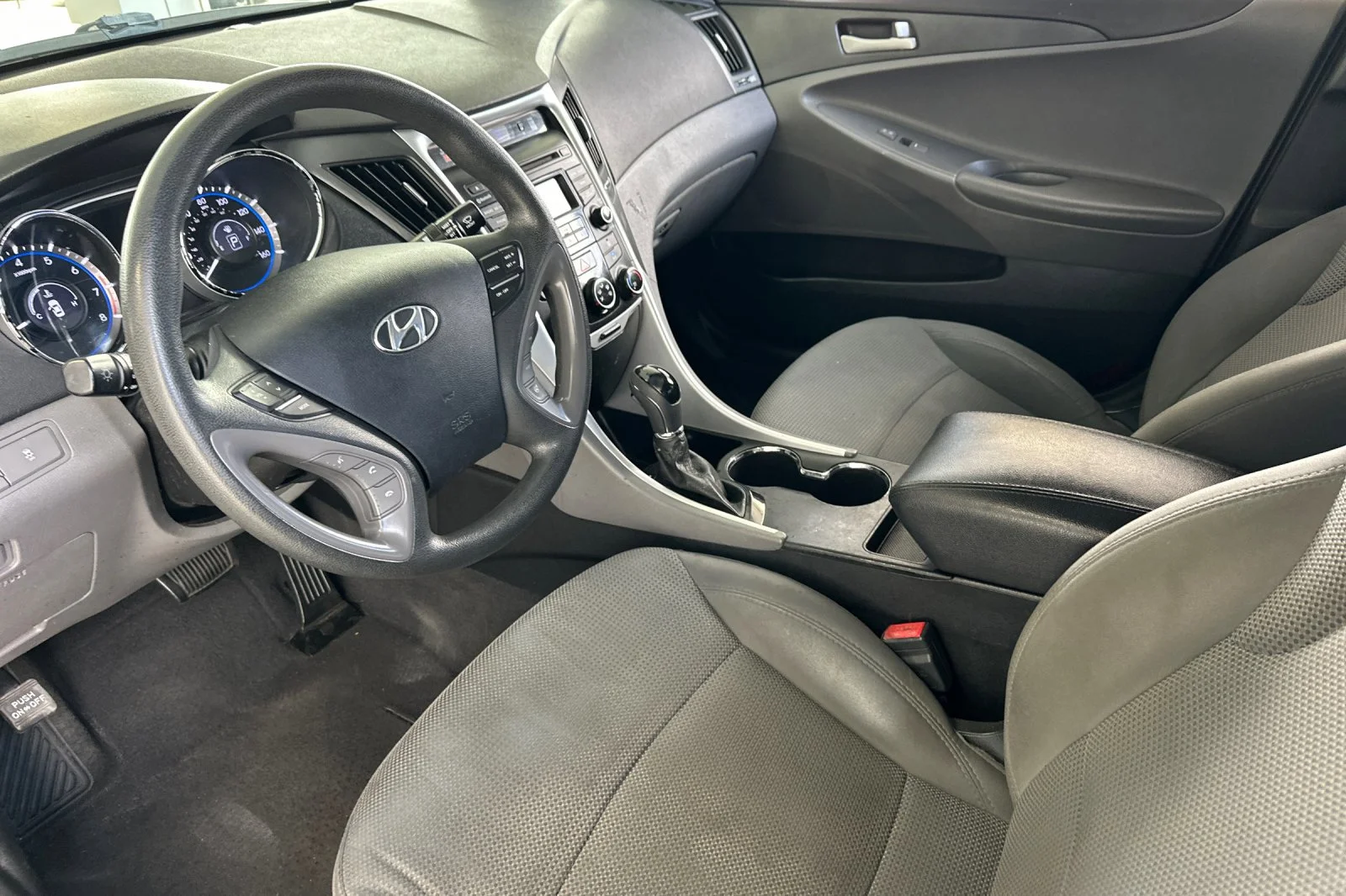 Used 2014 Harbor Gray Metallic Hyundai GLS image 10