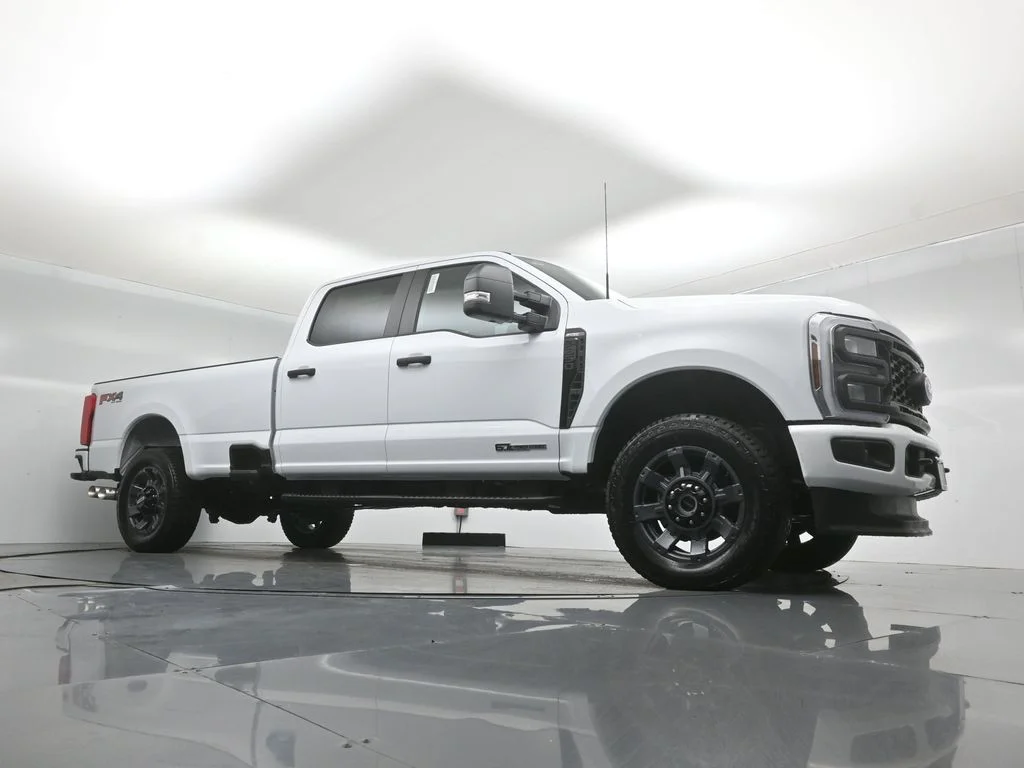 New 2026 Oxford White Ford XL image 3