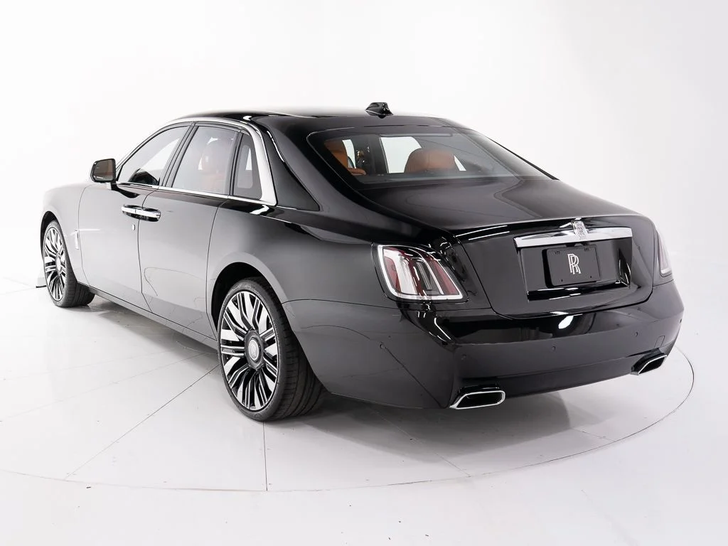 New 2027 Black Diamond Rolls-Royce  image 3