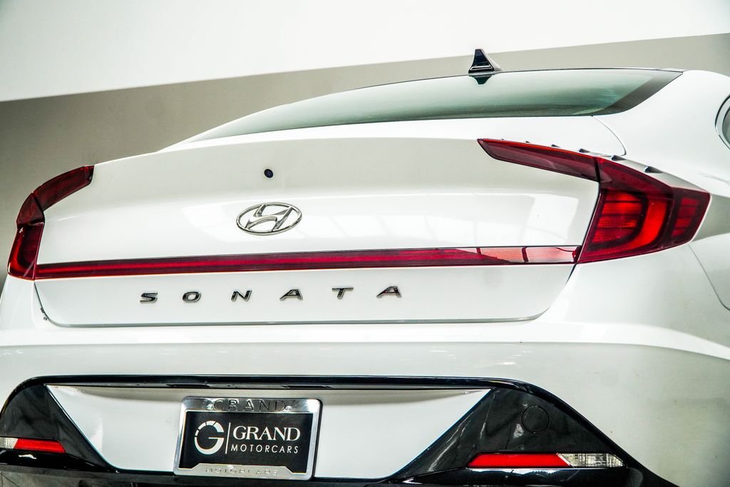 Used 2023 White Hyundai SEL image 12