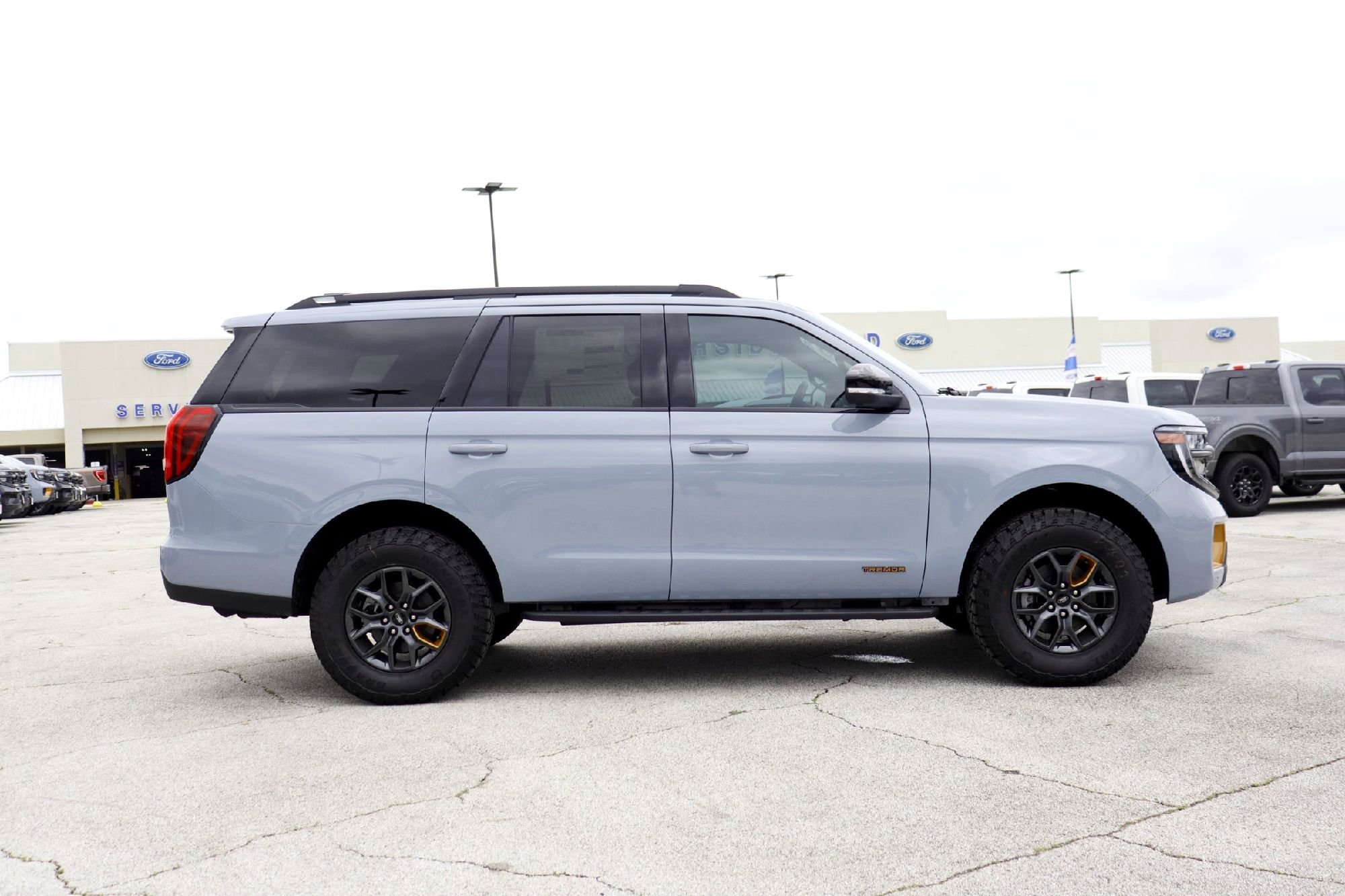 New 2026 Glacier Gray Metallic Tri-Coat Ford Tremor image 4
