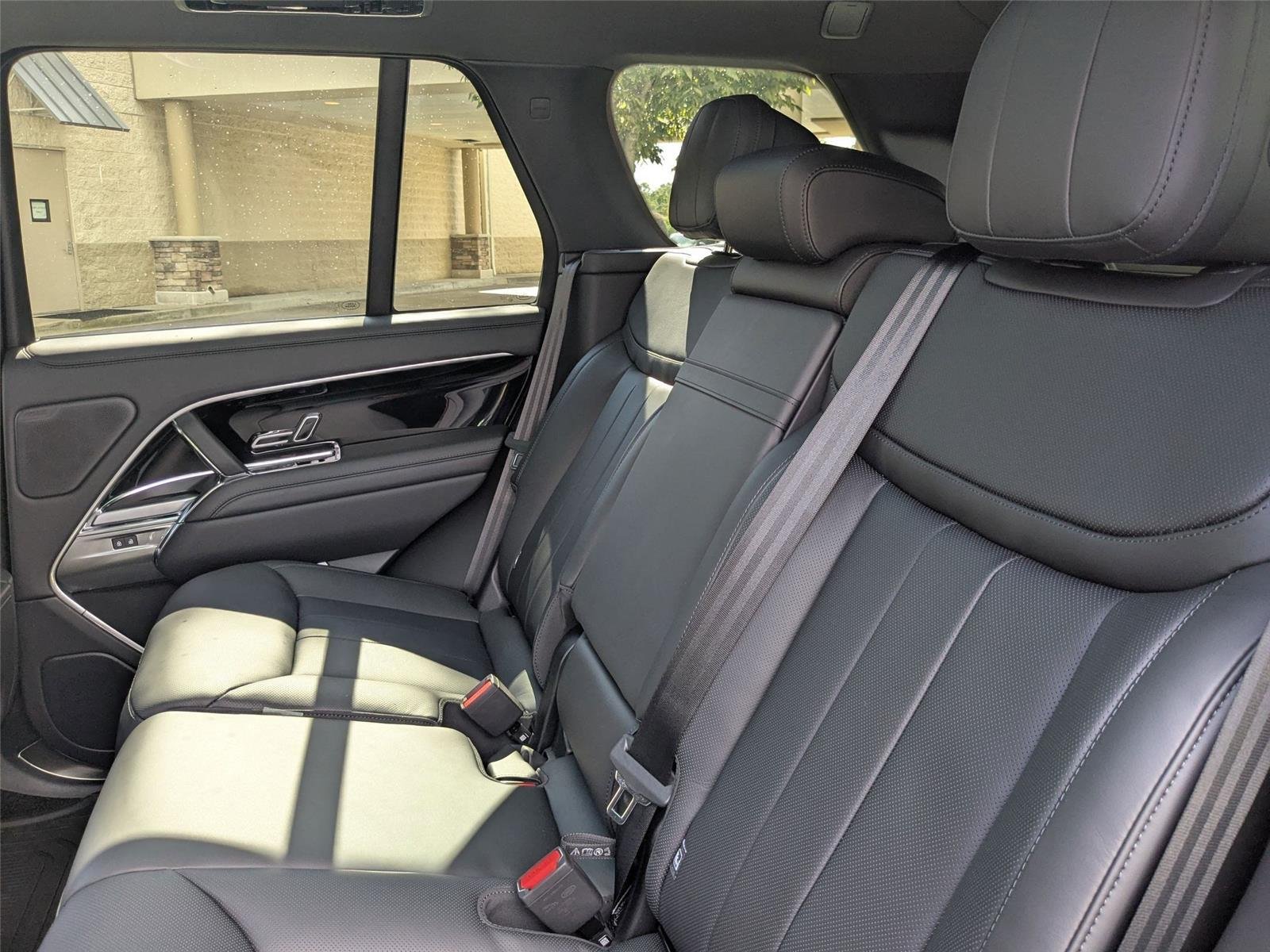 2025 Land Rover Range Rover SE - Photo 21
