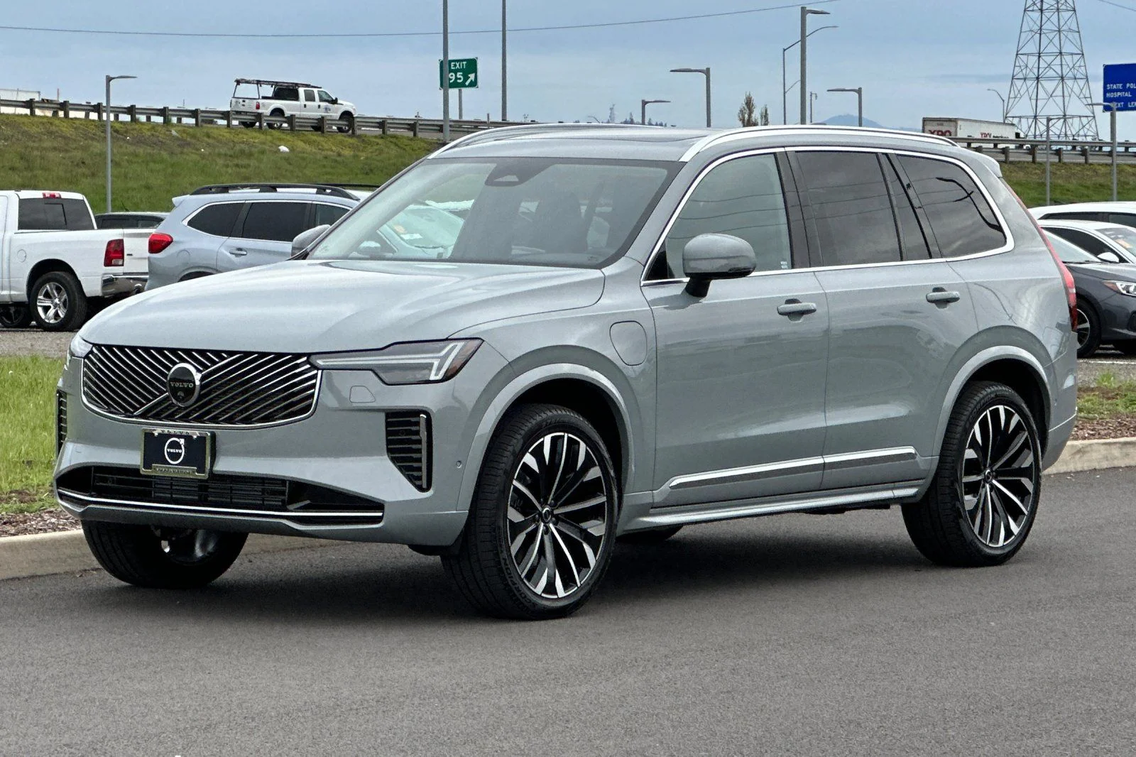New 2026 Gray Volvo T8 Plus image 7