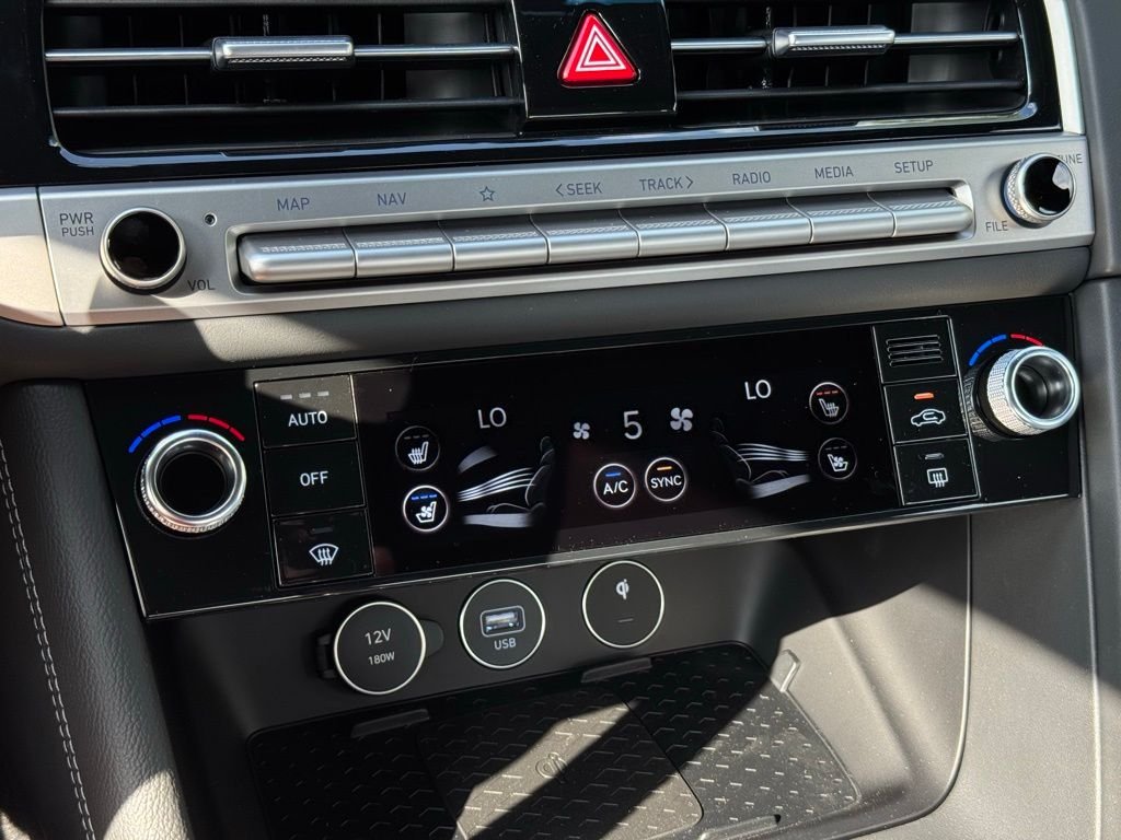 2025 GENESIS G70 Standard - Photo 32