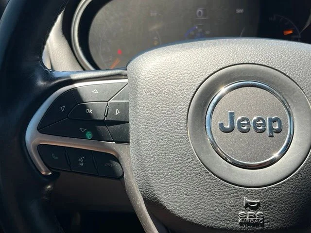 Used 2021 White Jeep Laredo X image 32