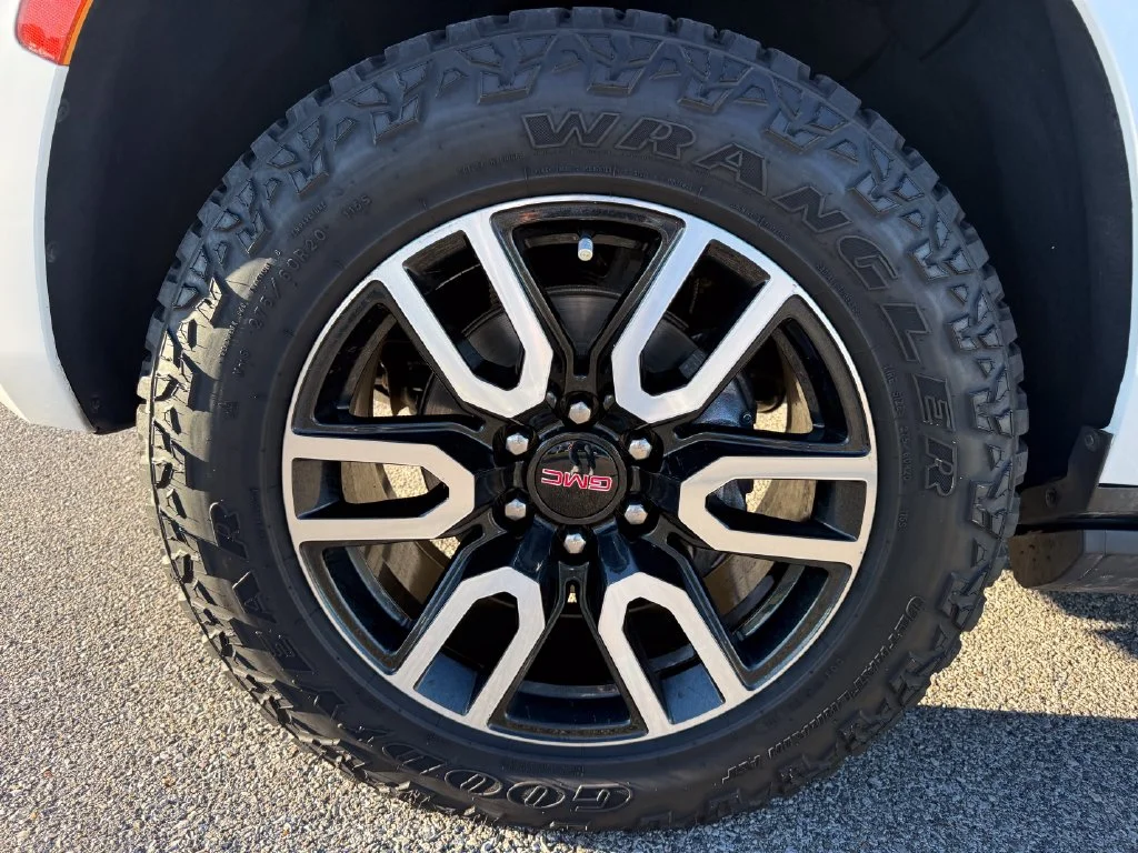 Used 2023 White GMC AT4 image 23