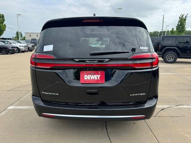 New 2027 Diamond Black Crystal Pearl-Coat Exterior Paint Chrysler Limited image 5