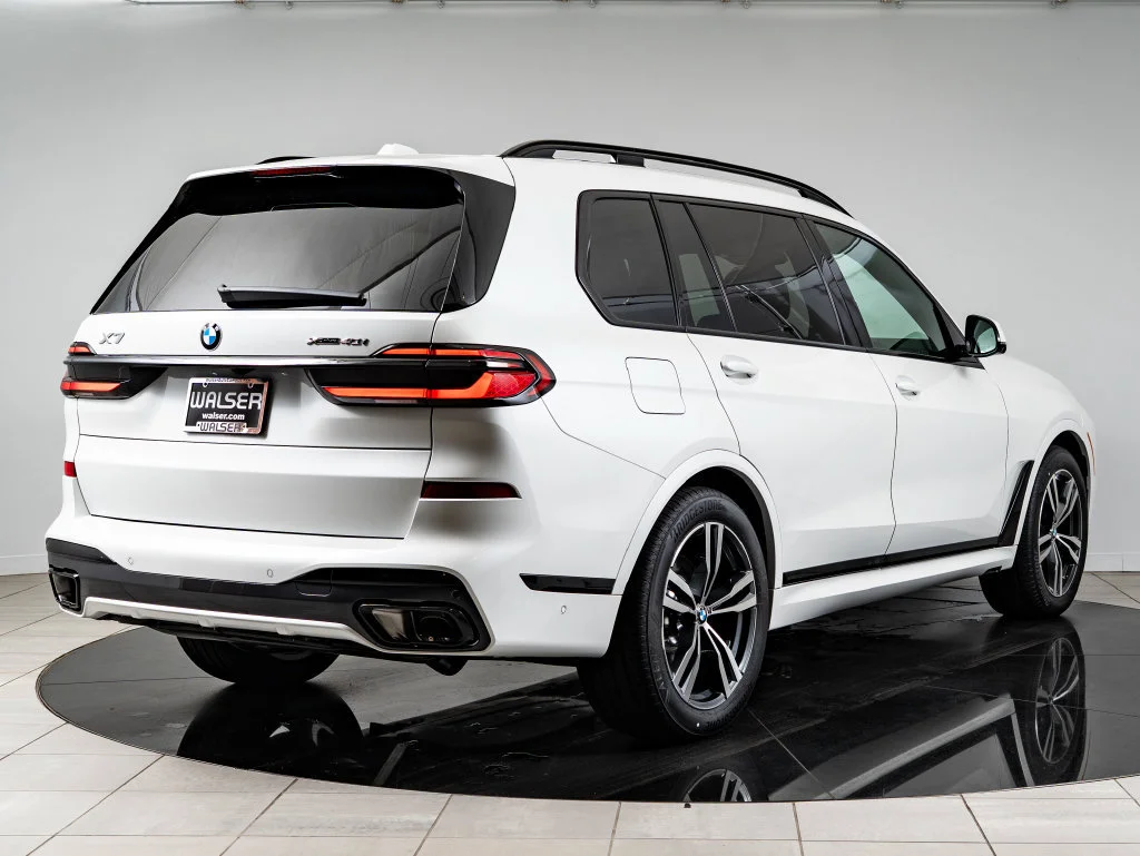 New 2027 White Metallic BMW xDrive40i image 10